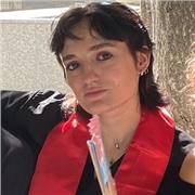 Diplômée du Collège de droit d'Assas, et d'un Master 2 en droit pénal international, j'enseigne le droit à des licences et M1